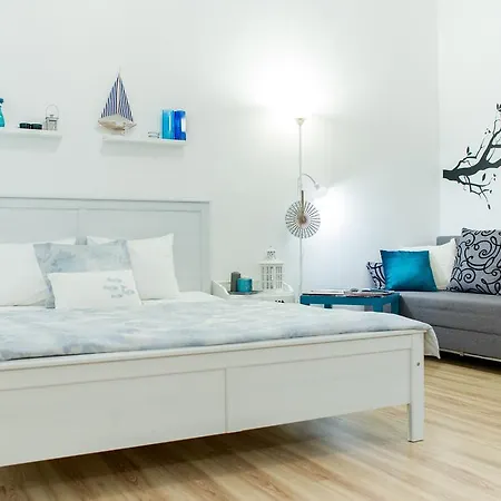 Blue Danube Studio Apartman Apartament *